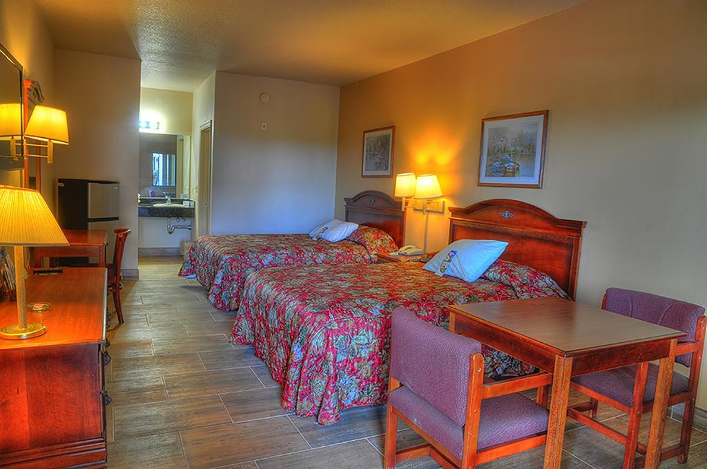 Lone Star Inn And Suites ויקטוריה מראה חיצוני תמונה