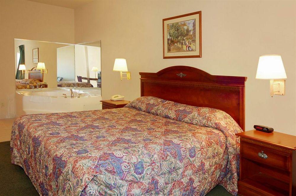 Lone Star Inn And Suites ויקטוריה מראה חיצוני תמונה