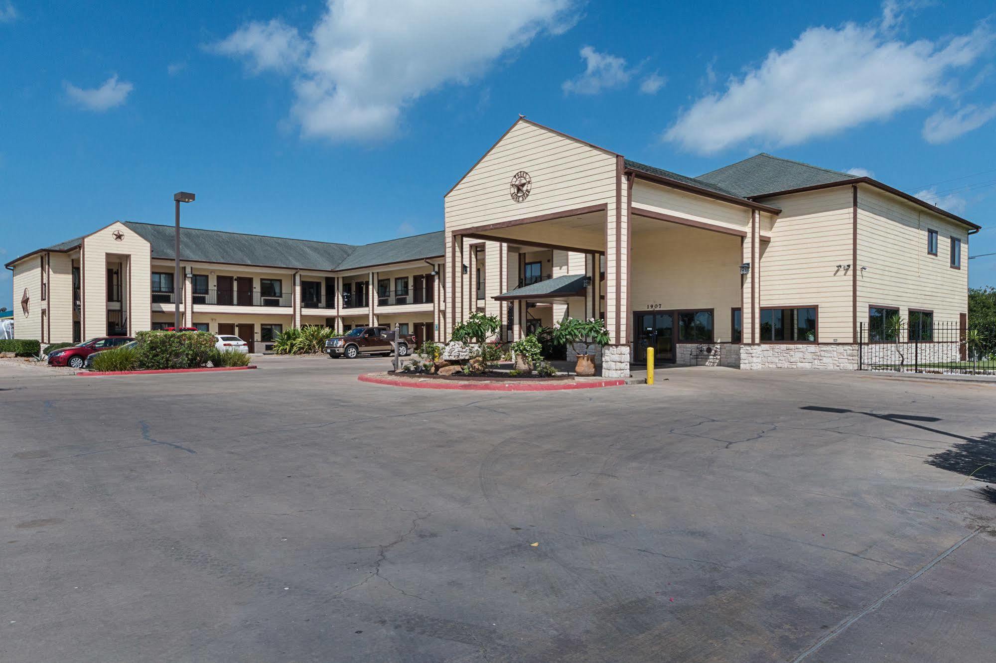 Lone Star Inn And Suites ויקטוריה מראה חיצוני תמונה