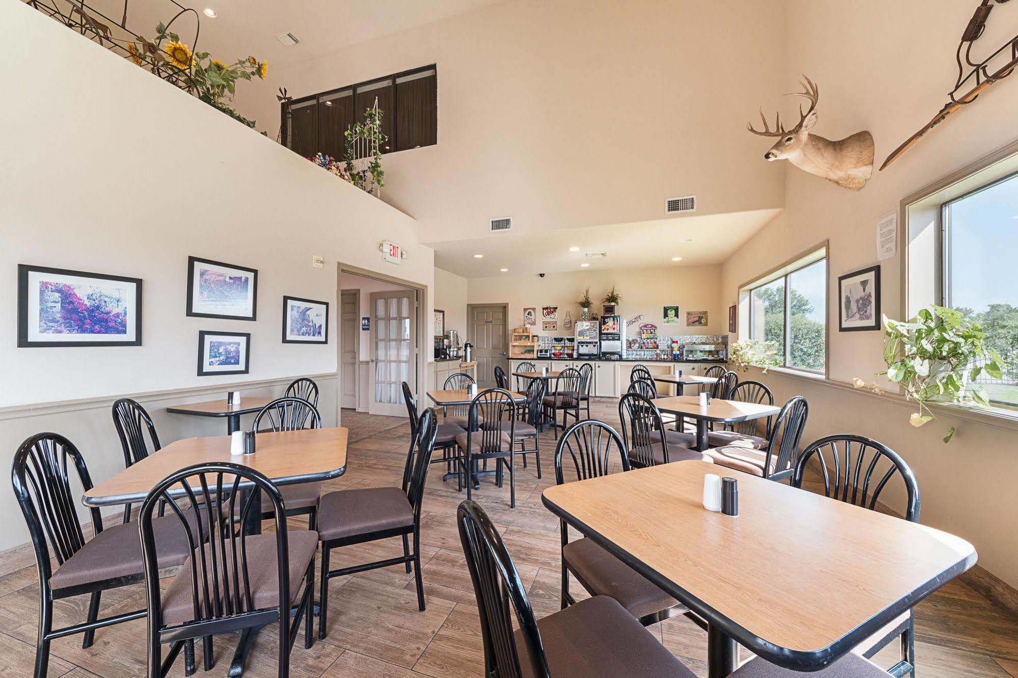 Lone Star Inn And Suites ויקטוריה מראה חיצוני תמונה
