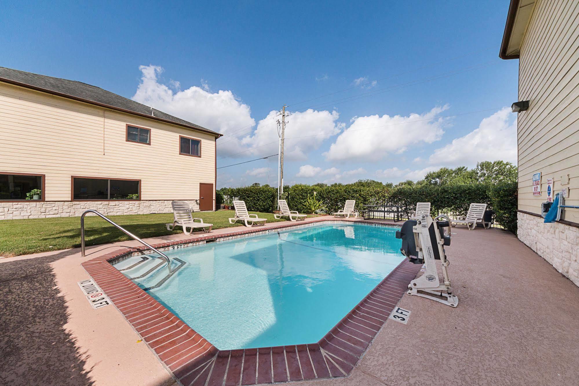 Lone Star Inn And Suites ויקטוריה מראה חיצוני תמונה